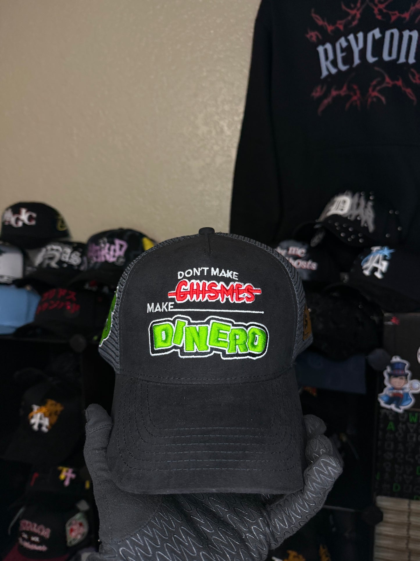 Don’t make chismes make dinero